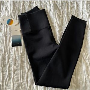 NWT Vuori Leggings